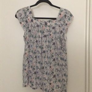 Like new condition loft top